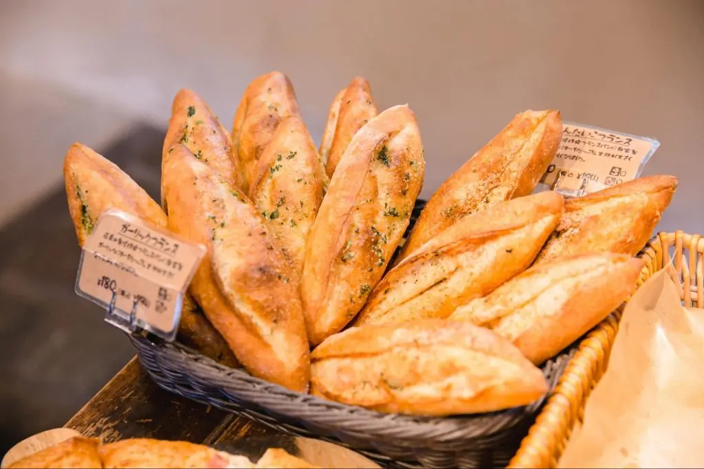 お友達と桑名 で待ち合わせ😊 開店前から行列の人気店歌行燈 さんで大蛤うどん御膳 をいただいて来ました🤗 上品な蛤のお出汁ががたっぷりモチッとしたおうどんに合いますね🥰 蛤はぷりぷり ちらし寿司、天ぷら、茶碗蒸し お腹いっぱいになりました😍 ご馳走様で