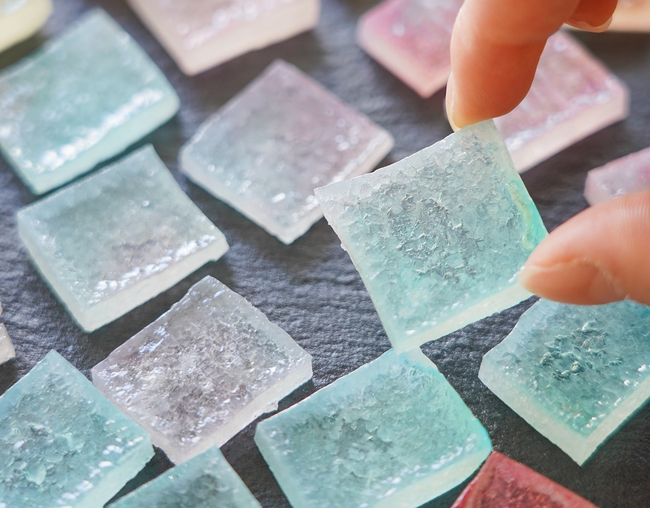 食べる宝石「琥珀糖」とは？味や食感、食べ方、作り方などを紹介HANKYU FOOD おいしい読み物フード 食品・スイーツ 阪急百貨店公式通販HANKYU FOOD