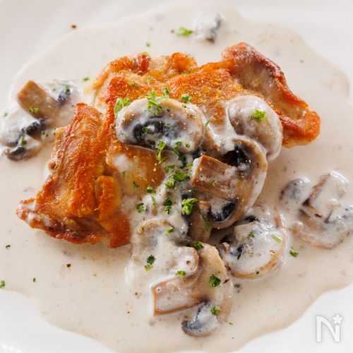 パリパリ皮のチキンソテー きのこソースセントラルフーズ