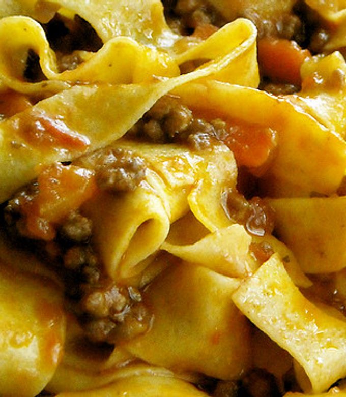 Tagliatelle al Ragu alla Bolognese ラグーのパスタ ボロネーゼ タリアテッレ - Osteria Abebeeno