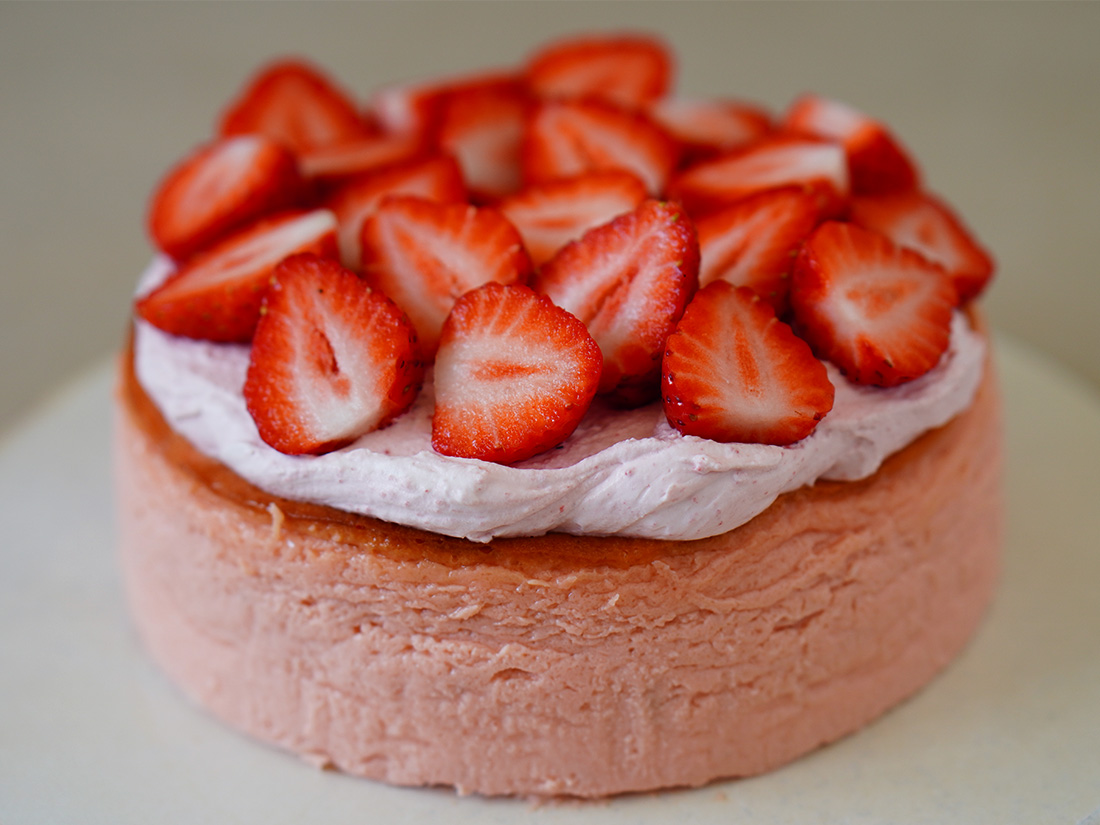 春のお菓子 苺のまろやかレアチーズケーキ