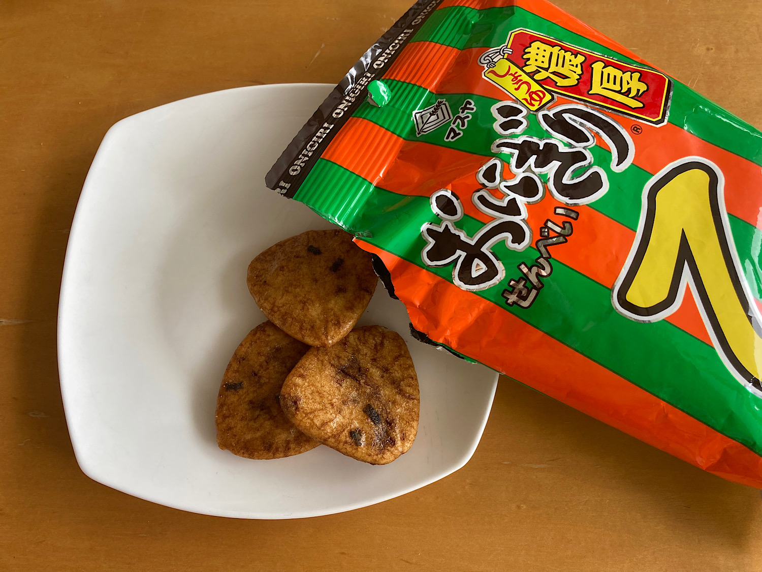 おにぎりせんべいは既に全国区でした。私の勘違いです。 三重県、良いところです