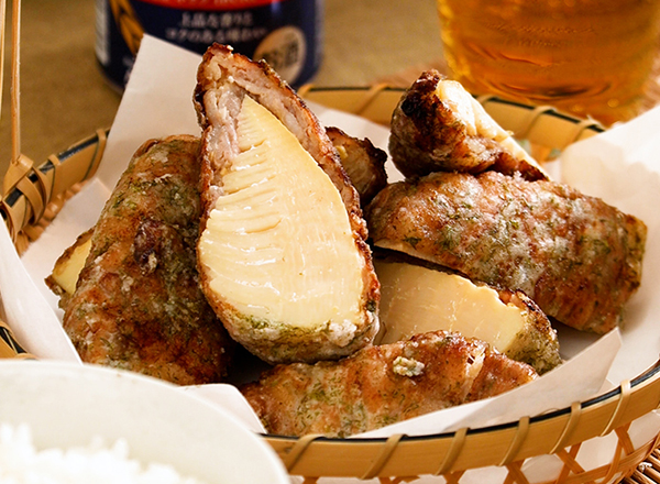 キャンプで唐揚げ、うまし😋 油はねも気にならず、ビールにぴったりです。油の後処理はしっかりと👍キャンプアウトドアキャンプ料理からあげ揚げ物snowpeakdietzcampingcampingfoodfriedchickenoutdoorcookingoutdoors