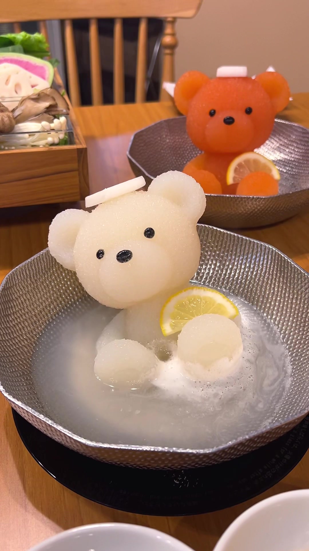 kumachan_shibuyaくまちゃん温泉イチオシスイーツ, くまちゃん温泉渋谷店@kumachan_shibuya です。,↑見返せるようにフォローしててね♪, 今人気の「ぷるくまかき氷🍧」なんだけど、, 美味しさの秘密は、そのやわらかさ・☁️,くまを支えている板の正体は、「ミルクケーキ」です😅, もちろん食べられるよ。, ＼ぷるぷるのくまちゃんかき氷 ,