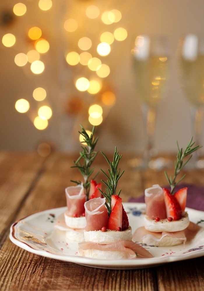 クリスマス 盛り付け リム付きスクエアプレートでピンチョス