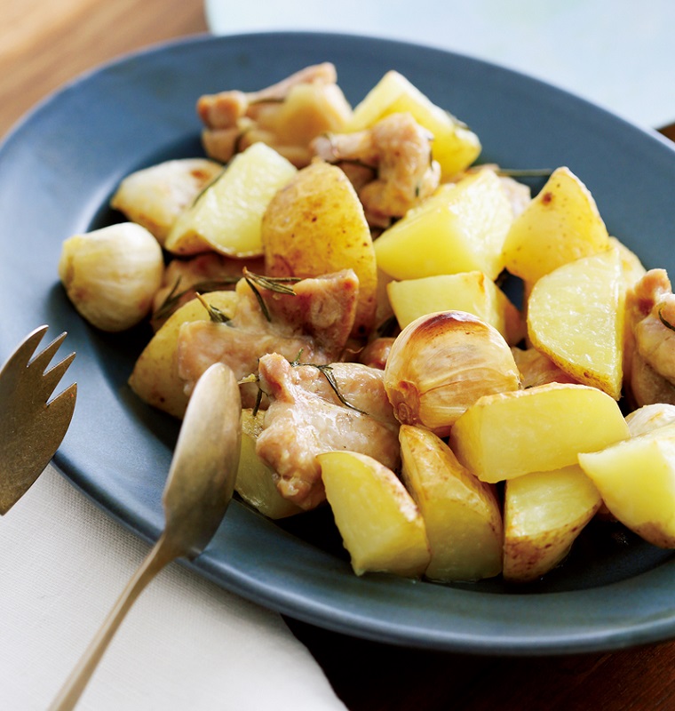 白だしで簡単!鶏もも肉と野菜の具だくさんスープ じゃがいも・玉ねぎ・にんじんの常備野菜で
