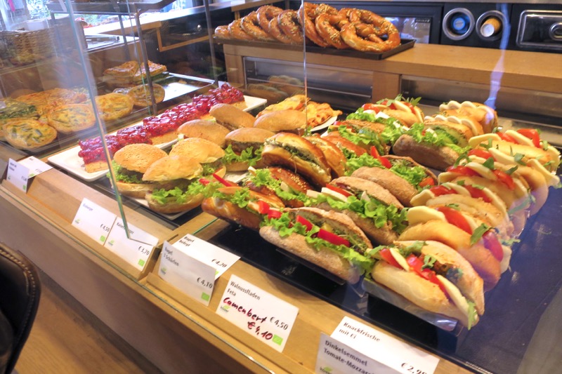 フランクフルト:森の中にひっそりとたたずむレストラン みゅうベネルクスブログオプショナルツアー・現地ツアーの みゅう