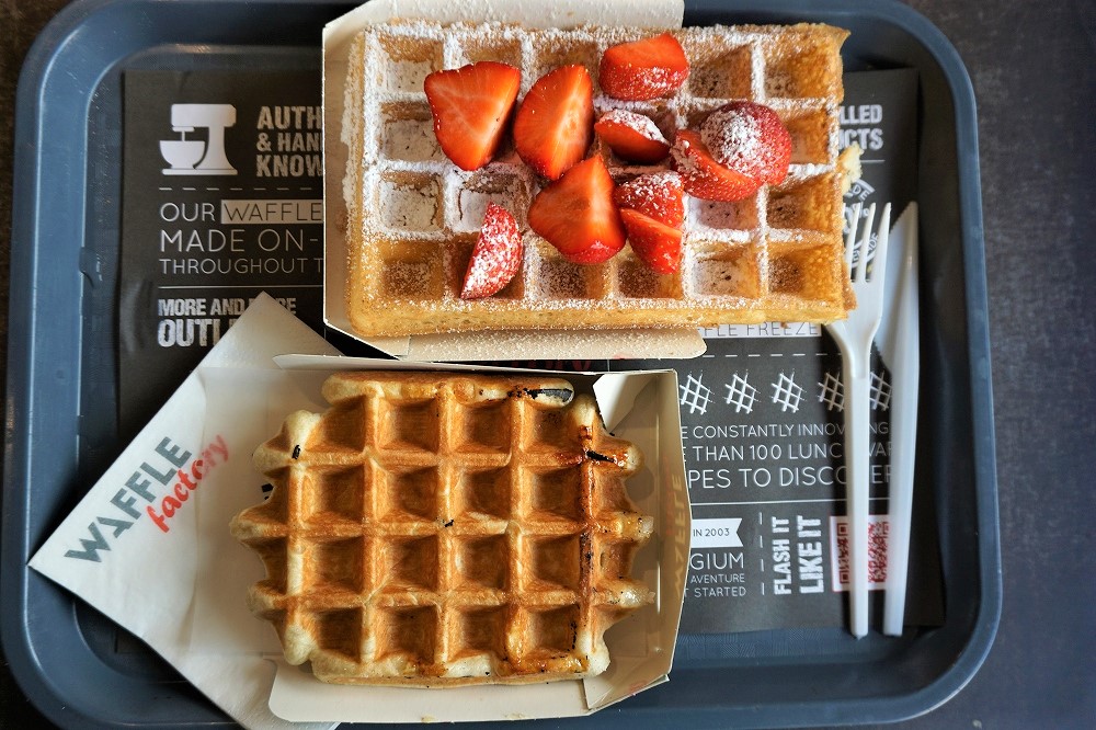 Manneken マネケン のワッフル 7個入ギフト プレーン・ココア を贈るカジュアルギフトのgiftee ギフティ