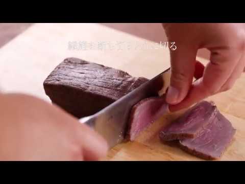 フライパンで手軽に作れる ローストビーフを覚えたら もうスーパーで買えない 笑本当に簡単です。 そして、美味しいです。赤ワインやビールと合わせれば 最&高 !! 端っこはスライスして サンドイッチにしましたよ♪ 夫も絶賛のローストビーフです。 フライパン加熱＋