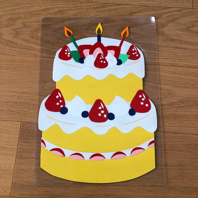 スカッシュのシチュー、エンパナダス ・ デ ・ Zapallo、白い木製のテーブルの上に白とブルーのボウルにて代表的なペルー料理の写真素材・画像素材Image 56406623