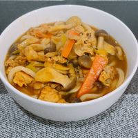 片栗粉なしカレー強めのカレーうどん。とろーり卵と千切りキャベツ。ごはんを入れてもおいしい