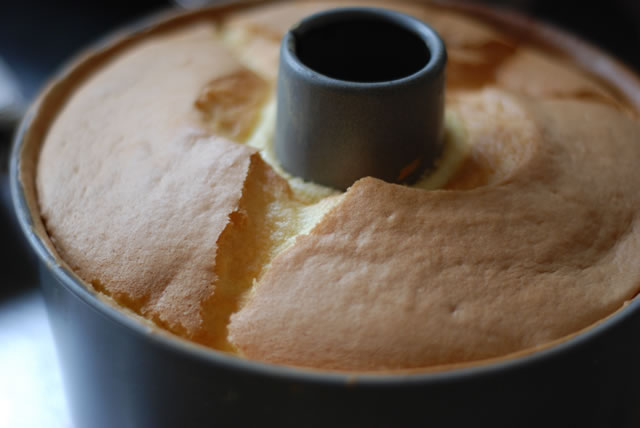 シフォンケーキに穴が空いてるのはなぜ？ 失敗談から分かる理由 │Kaioblog