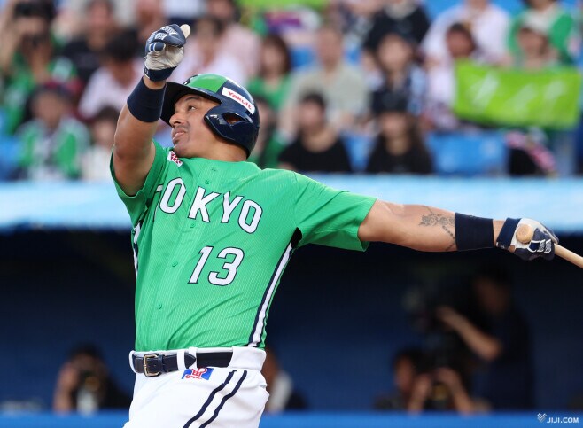 ヤクルトのホセ・オスナ、満塁弾で勝負を決める！3度目の正直で豪快アーチ