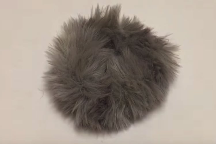 新色❤フェイクファーのポンポンチャーム2色12個セット♡ 作り方 ダイソ