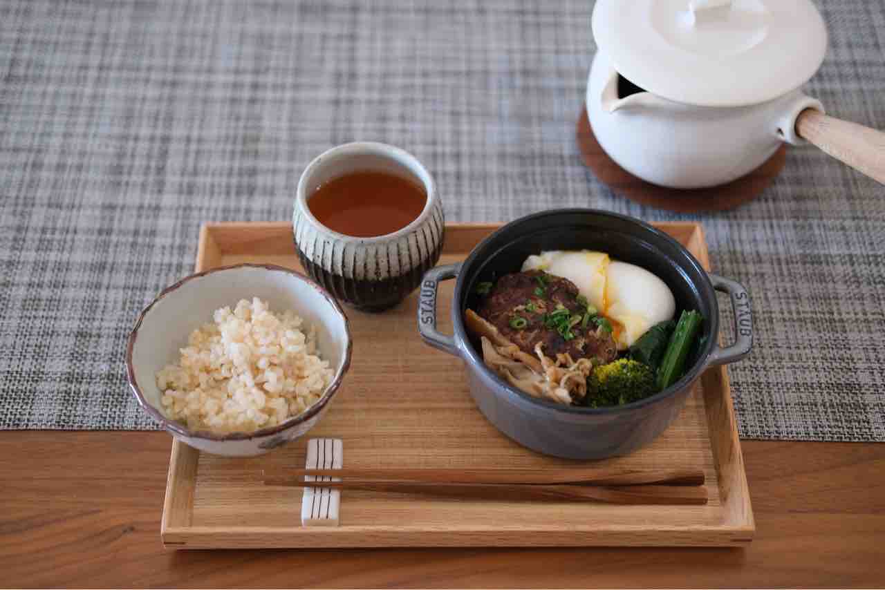 ストウブ鍋ミニココットで「玉ねぎ丸ごとコトコト煮」