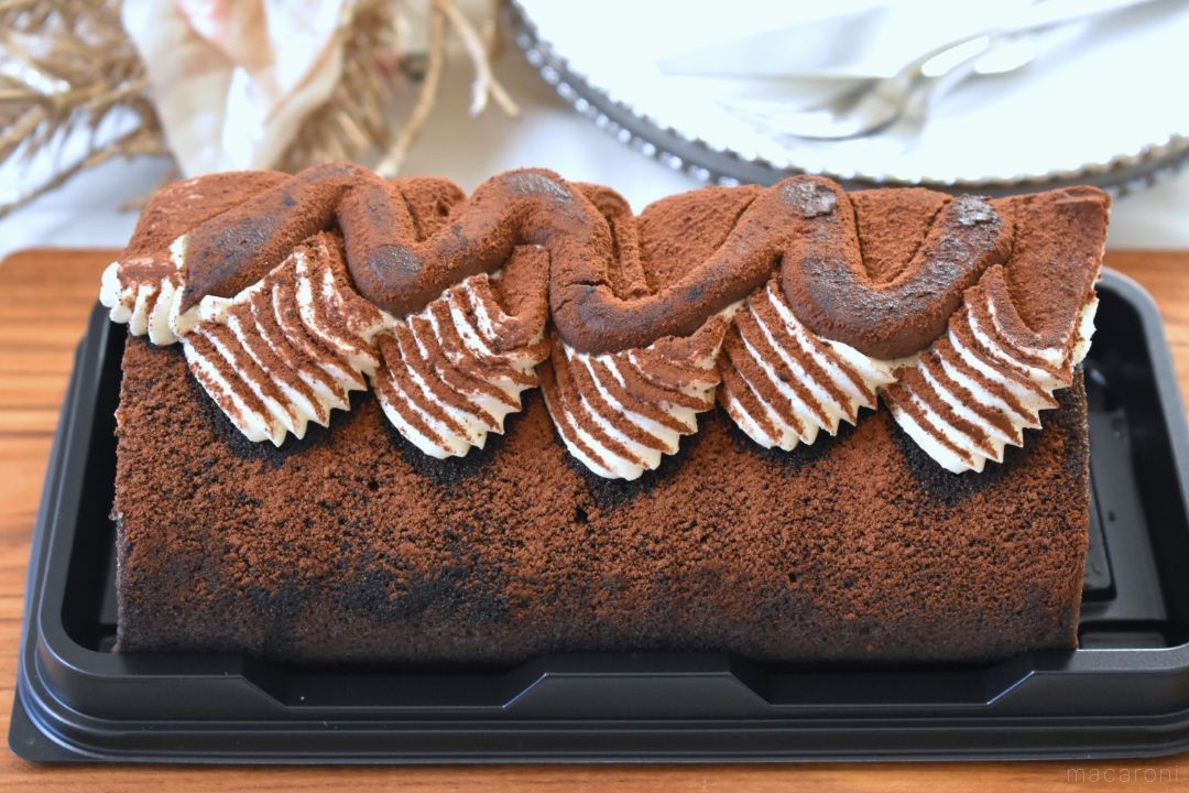 あのティラミスが一粒に？！ 『成城石井 ティラミスチョコレート』 200g 税込1,286円 クリーミーな甘みのミルクチョコレートを、セモア社のホワイト チョコレートと、クリームチーズ、マスカルポーネチーズ、カマンベールチーズの3種のチーズを合わせた層で包み、外側を