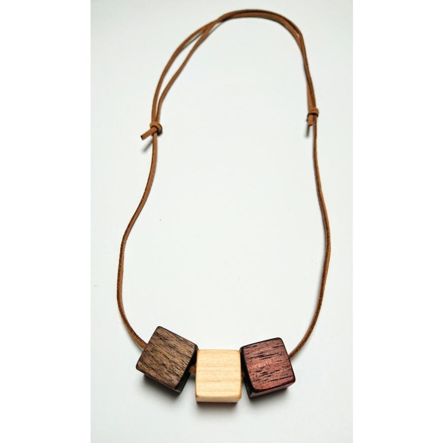 世界に1つだけの “木のかけらネックレス” づくり保育と遊びのプラットフォーム ほいくる