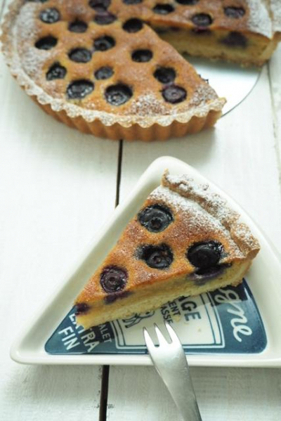 チーズクリーム入り！ぎっしりブルーベリータルト
