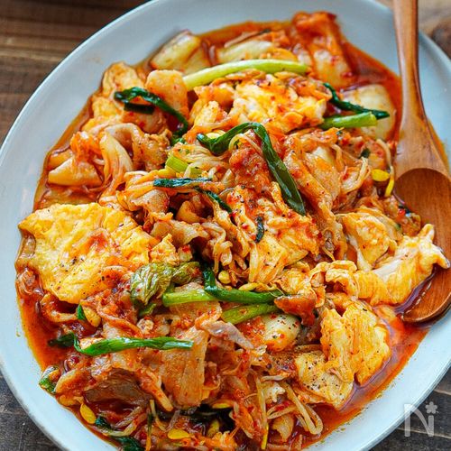 簡単! 豚キムチの人気レシピ。甘めのふわふわ卵が大正解♡ ごはんにもおつまみにも三越伊勢丹の食メディアFOODIE フーディー