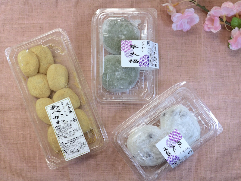 いちご色の「もこもっ 甘酸っぱい苺クリーム」や特大サイズのお花見団子「渾身の一本！三色だんご 」、ワンハンドでたべられる「ふわふわティラミス」など楽しい商品が続々登場！3月後半の新商品情報ローソン公式サイト