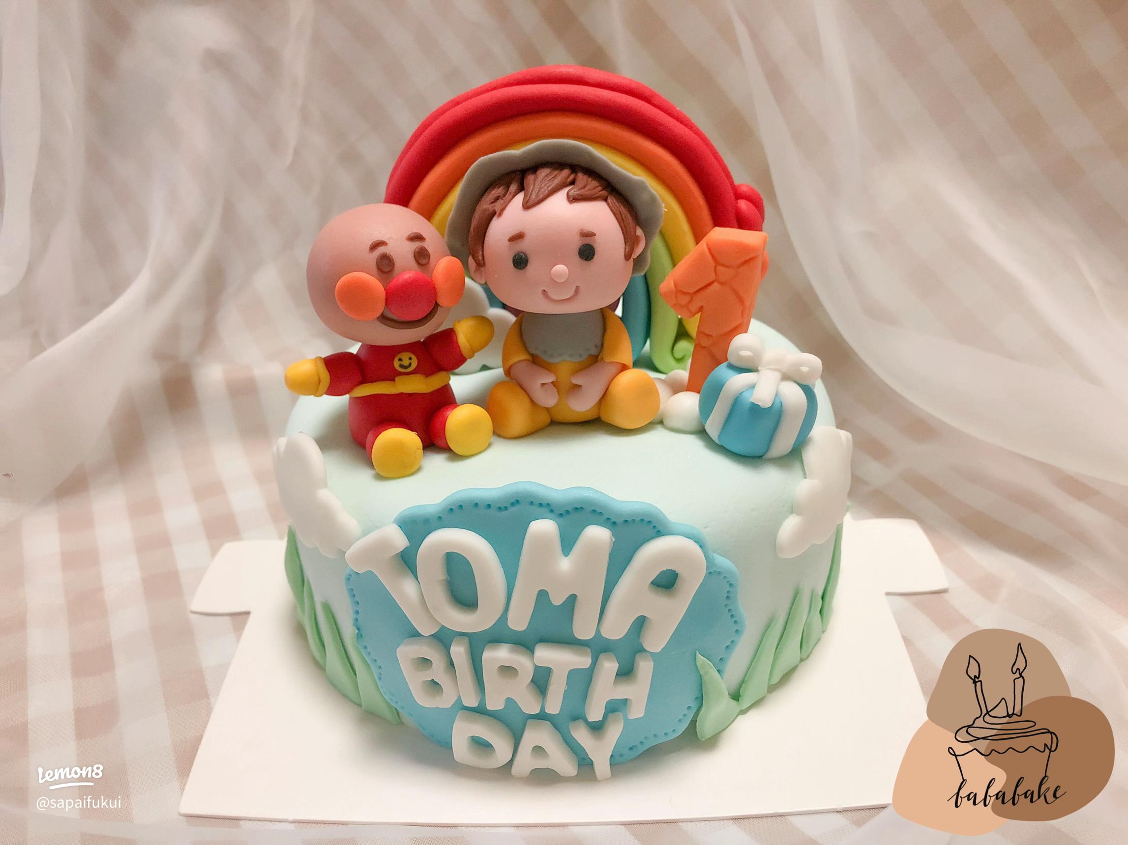 ガラス板に 8 つの蝋燭と簡単な誕生日のパウンド ケーキ - お祝いのストックフォトや画像を多数ご用意 - お祝い, ケーキ, ケーキスタンド -iStock