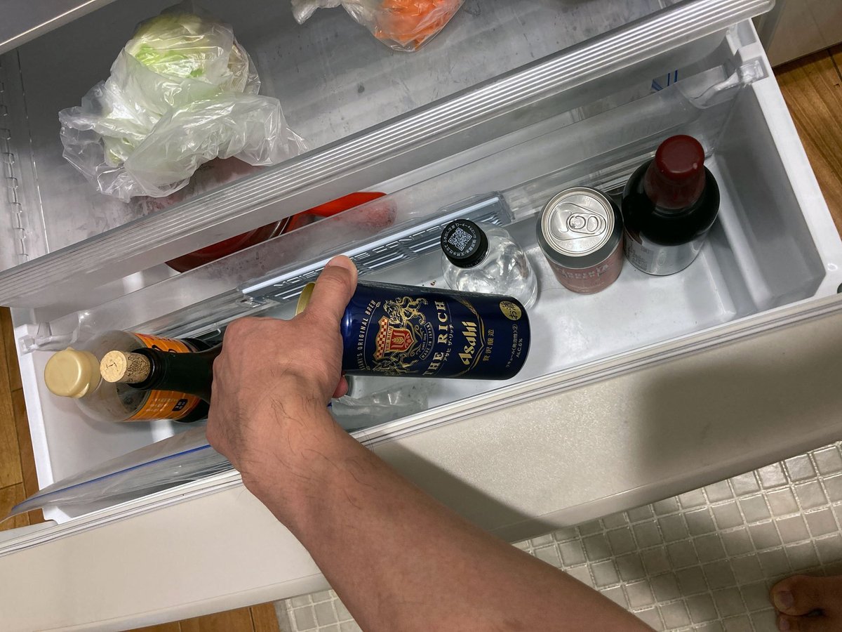 ぬるいビールをすぐに冷やす方法冷えたビールが家にないとき、どうしてますか? 冷凍庫で冷やしたくなる人は多いと思うが!缶が破裂するリスク、さらに寒冷混濁 ビールに含まれているポリフェノール等が白濁してしまう現象 が起き、ビールの風味がおちてしまうん