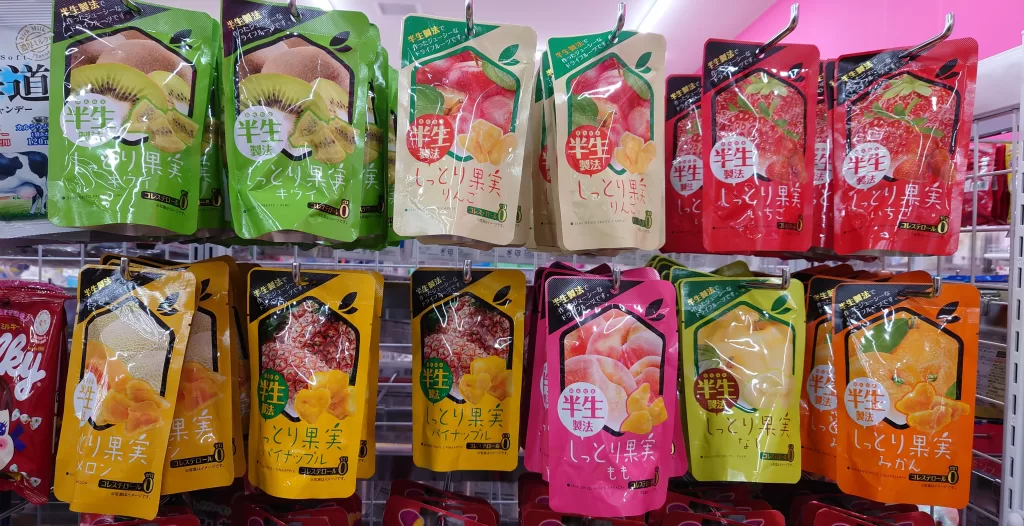 初体験の半生食感。ダイソー「しっとり果実」はドライフルーツとは思えないとSNSで話題沸騰！ - LOCARI ロカリ