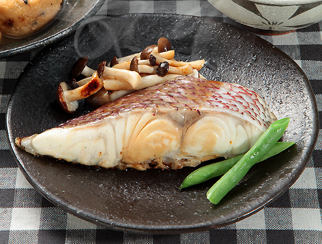 白身魚と彩り野菜のフライパン蒸し – はちみつレシピ