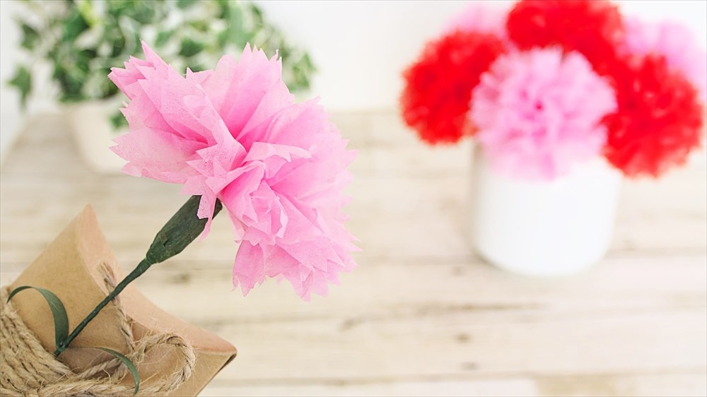 カーネーション』 工作・切り紙 * 母の日の手作りプレゼントに❤️ * ストーリーズから作り方をご紹介してる投稿に飛べます! *@kazuyo_uehara *幼稚園保育園幼稚園教諭保育士児童館保育所小学校教諭幼児教室リトミックモンテッソーリ児童館