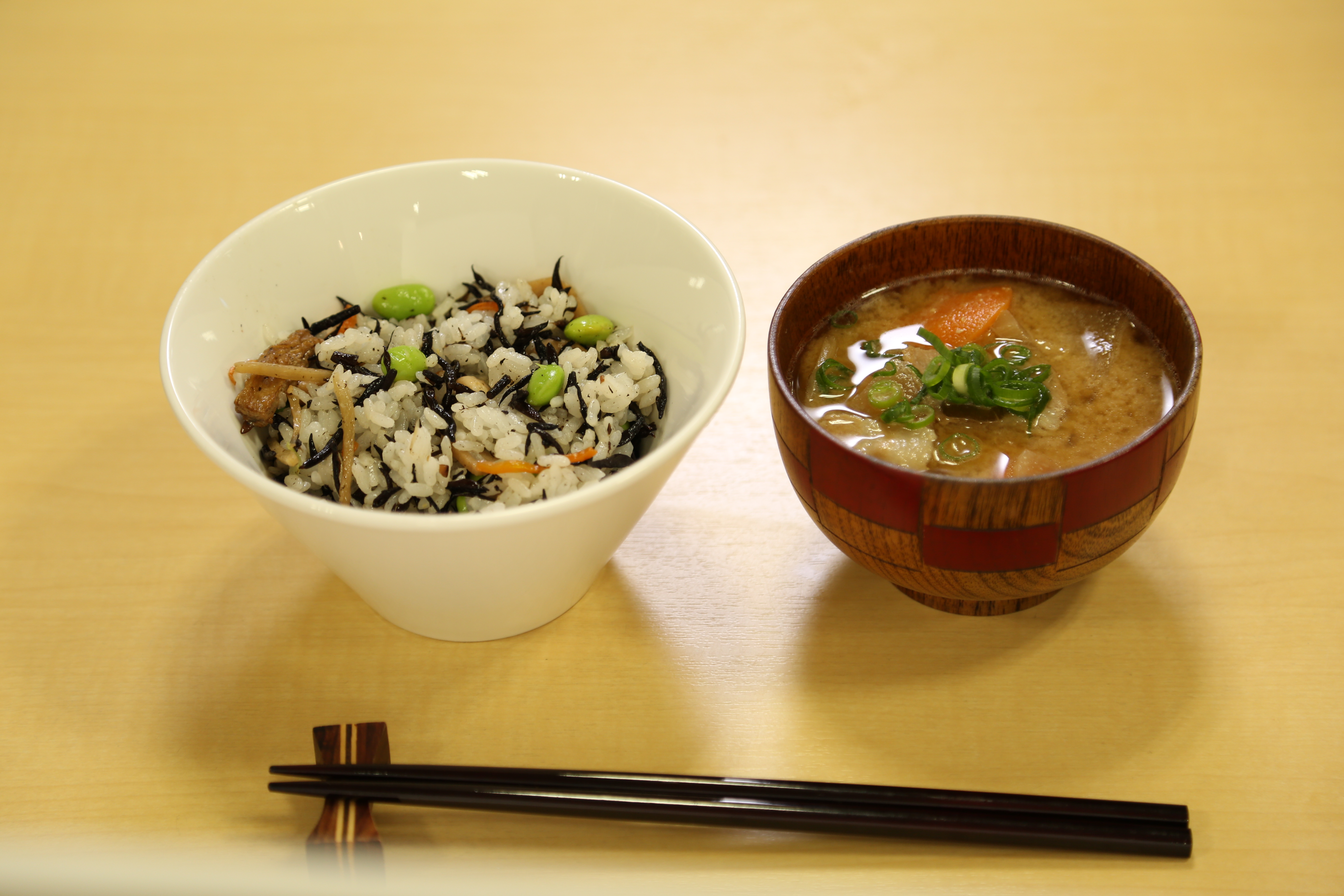 献立 ひじきご飯に合うおかずや味噌汁レシピ。野菜も摂れる人気メニュ