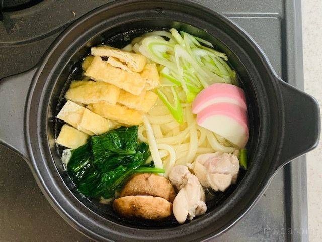 鍋焼きうどん材料あり, 寒いこの時期にぴったり◎, - - - 材料 1人分 - - - , 椎茸・4つ,水・100ml, 白だし・大さじ2, みりん・大さじ1, 砂糖・大さじ1, うどん・1玉,鶏もも肉・60g, 白ねぎ・5cm, 水菜・1束, かまぼこ・2切れ,