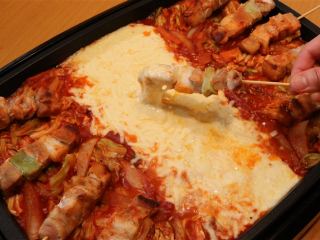 チーズたっぷり!焼き鳥チーズドッグジャパンフードサービス