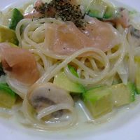 マグロとアボカドのタルタル ジャージーヨーグルトのエスプーマ 吉田牧場カチョカバロチーズのステーキサラダ仕立て渡水ファーム自然栽培茄子と天使の海老のスープ イタリア産カラスミとイクラの冷製カッペリーニ イベリコ豚自家製サルシッチャのトマトソースパスタ 牛窓