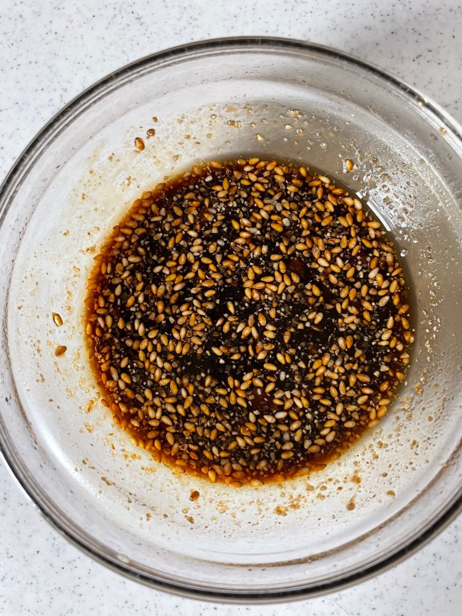 塩”だけでしっとりやわらか「ゆで鶏むね」のつくり方。パサつかずにゆでるコツも 料理家・今井真実さん - 天然生活web