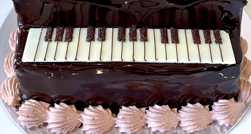 ピアノケーキ型にはまったお菓子なお茶の時間