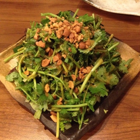 パクチーシーザーサラダ