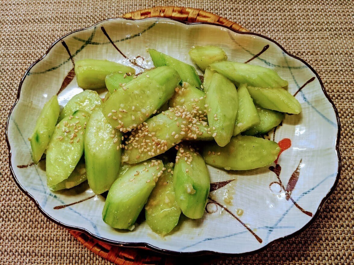 材料２つ＆簡単２分！鶏皮ときゅうりのピリ辛和え