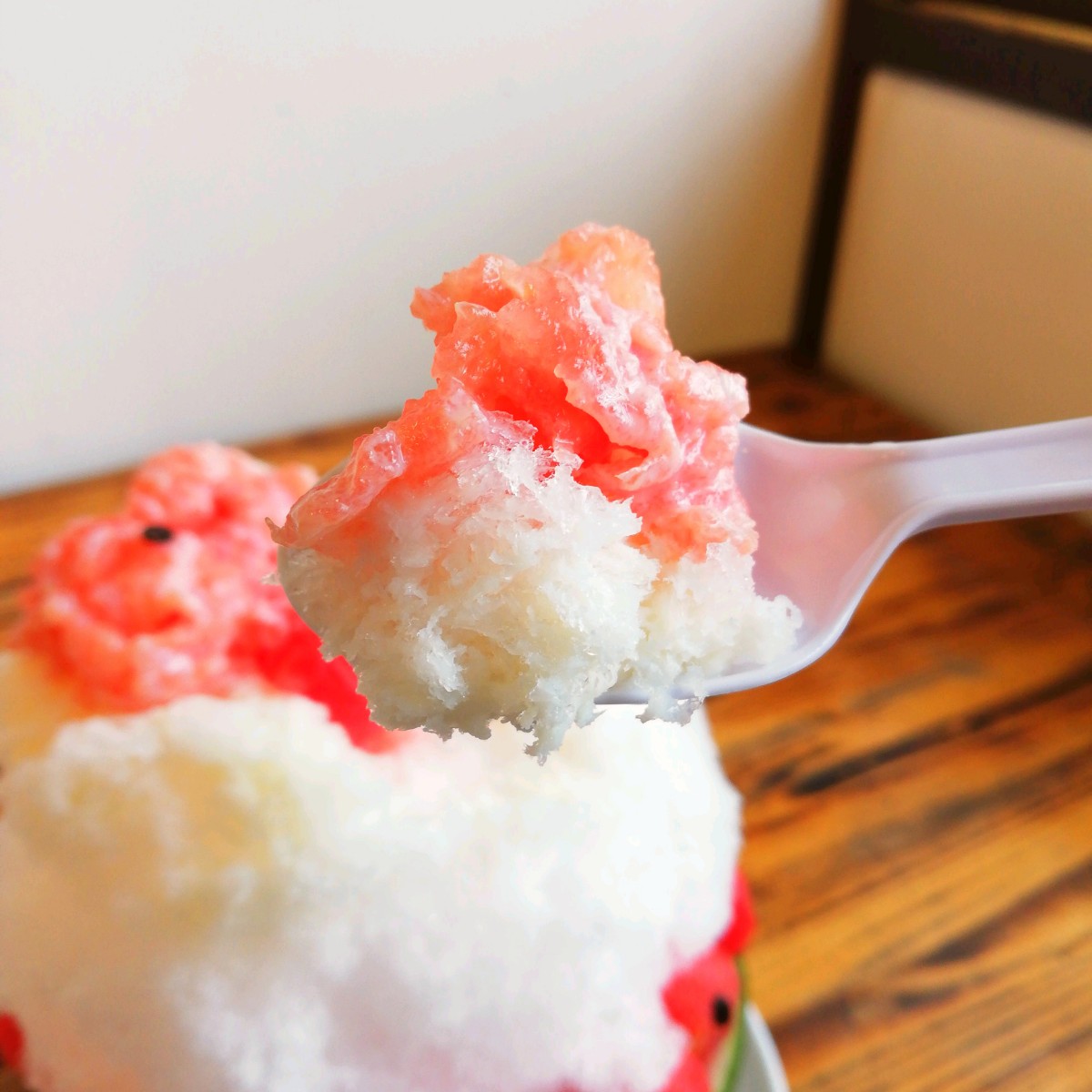 奥殿陣屋2024.7.2 書院 かき氷🍧 始めました🤤 奥殿陣屋 涼しい店内でかき氷🍧食べれます🤤 どのかき氷にも、温かい🍵ほうじ茶が付きますよ～✨＋300円、＋500円で、お抹茶もセットに出来ます😘 お抹茶と一緒に、日本庭園を眺めながら かき氷🍧を食べれるなんて