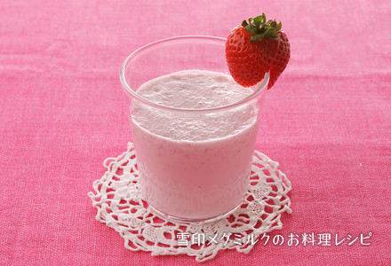 簡単♡ヨーグルト入り苺ミルク