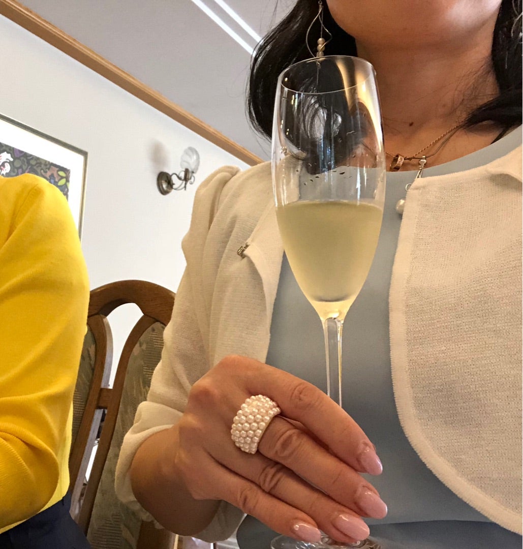 意外と正解率が低い「ワイングラスの正しい持ち方」 良識検定MEN'S EX ONLINE