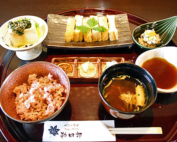 京洋食 居酒屋 すみちゃん ランチメニューになります！！ ランチは11時30分〜15時までゆっくりとお過ごし頂けます。 街中で優雅なランチタイムを過ごしませんか？ご来店お待ちしております。静岡ランチ静岡カフェ葵区グルメ葵区ランチ葵区居酒屋静岡デート