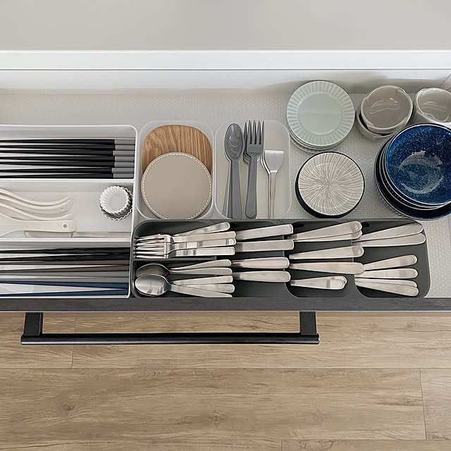在庫処分 グレー 広げられる調理器具収納ラックジョセフジョセフ ドロワーオーガナイザー ワンサイズ Joseph Joseph正規品JosephJoseph カトラリーケース ドロワーオーガナイザー エクスパンディングジョセフジョセフ 斜め スリム 伸縮 洗える 仕切り付き