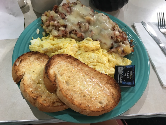 西尾市 ”私たちがイメージする”アメリカンダイナー『Sundy'ｓ』大口でハンバーガーを頬張る幸せ shungiku- エキスパート -Yahoo!ニュース