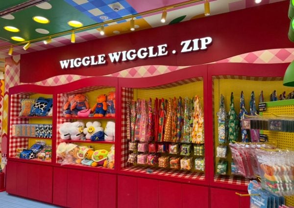 カラフルキッチュな雑貨屋DIVAさん 駄玩具とか文房具がお気に入り❤️アジアン雑貨キッチュカラフルカラフルキッチュレトロポップレトロビンテージdiva神戸垂水雑貨屋さん雑貨大好き雑貨屋巡り駄菓子駄玩具カラフルポップワクワク