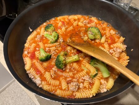 フレッシュトマトのワンパンパスタ