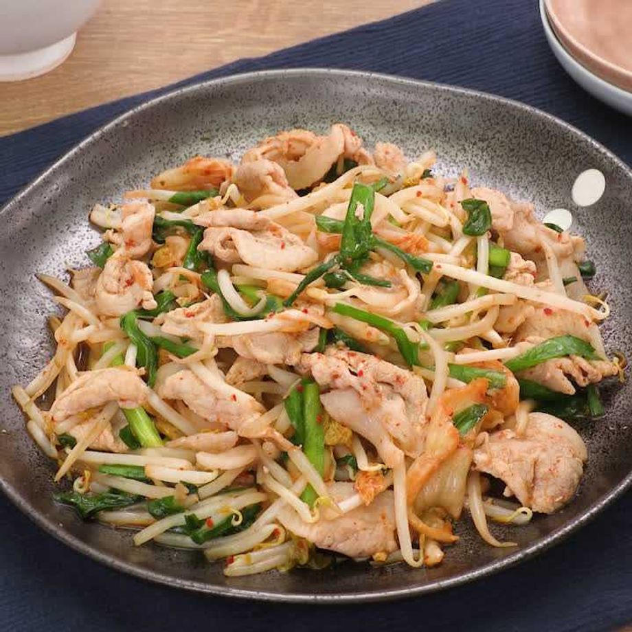 もやしと豚こまのガーリック炒め