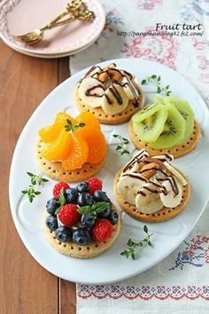 プチタルトおしゃれで可愛いフルーツタルト - No: 25396979写真素材なら「写真AC」無料 フリー ダウンロードOK