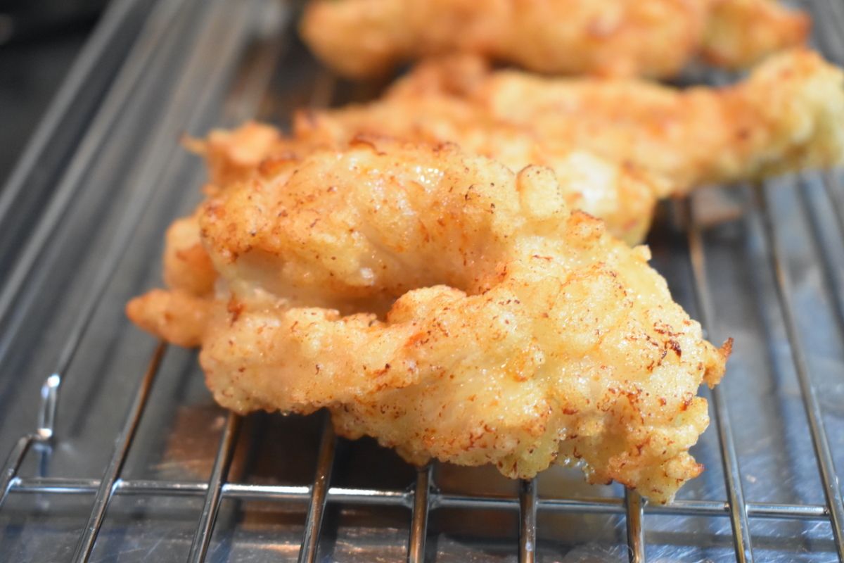 鶏むね肉の切り方 理屈がわかる下処理テクニック!! 肉の繊維の向きに注目! 特にそぎ切りは覚えて