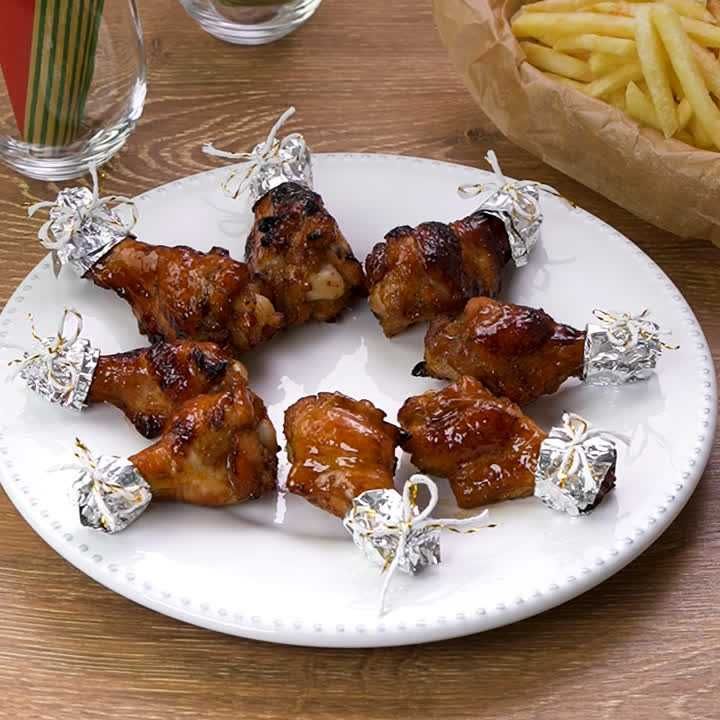 レシピあり▷▶▷ローストグリルチキン 。, クリスマスにオススメ🎄, 楽ちんごちそう🥰まとめてぜーんぶオーブン丸投げ!,焼いてる時間が有効活用できちゃう✨, この味付けが絶品すぎて!クリスマスだけやと足らへん!てことで普段のご飯にもリピしまくってます☺️,鶏肉は漬け込み不要。野菜も一緒にオーブン丸投げできるんで、焼いてる間は好きな事しててOK◎,