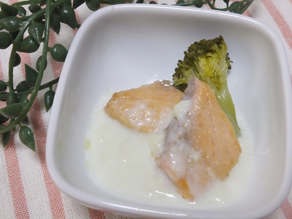 管理栄養士監修 離乳食で鮭 シャケ をあげるのはいつから?下ごしらえの方法と時期別のレシピママリ